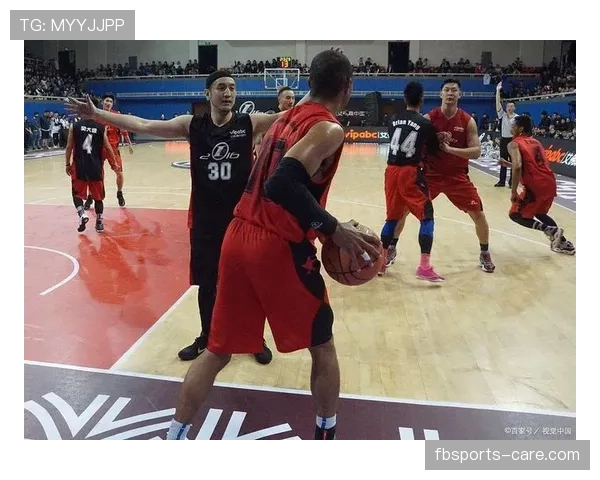 如何正确判断篮球比赛中是否构成干扰发球违例